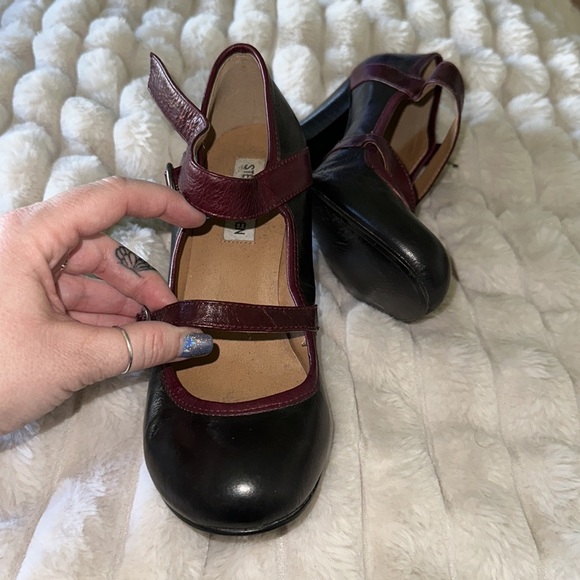 Vintage size 7 Steve Madden burgundy/ black Mary Jane double strap. adjustable - Picture 5 of 5